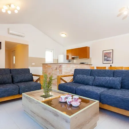Apartment Augusta Pasadur Uble