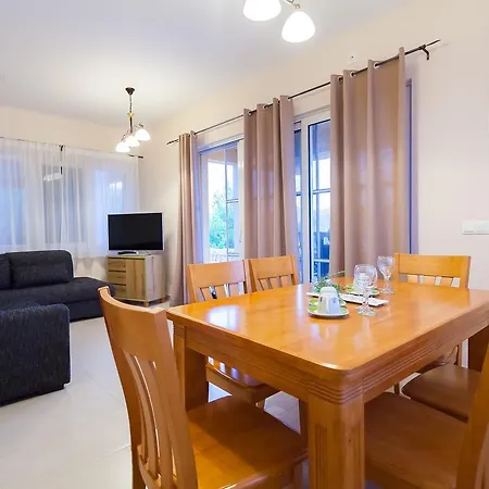 Augusta Pasadur Apartment *