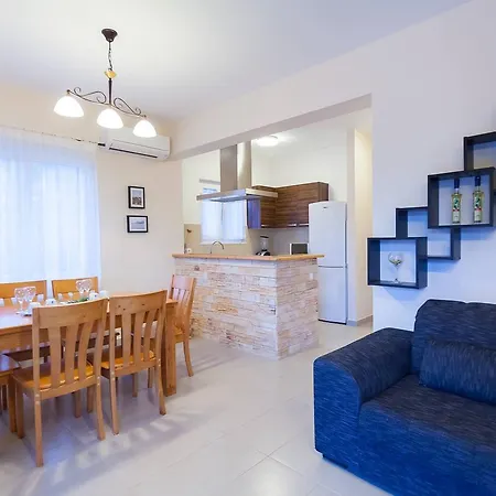 Augusta Pasadur Apartment Uble