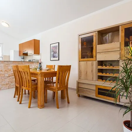 Apartment Augusta Pasadur Uble