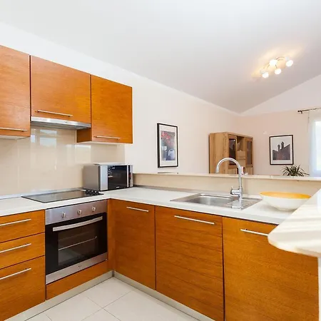 Augusta Pasadur Apartment