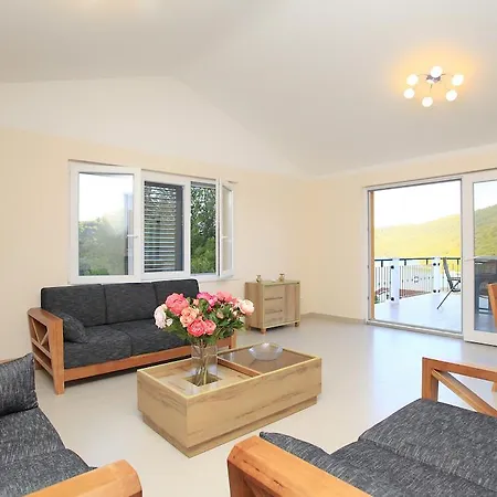 Augusta Pasadur Apartman