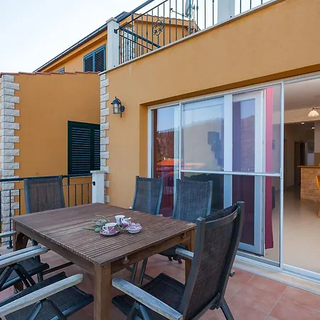 Augusta Pasadur Apartman