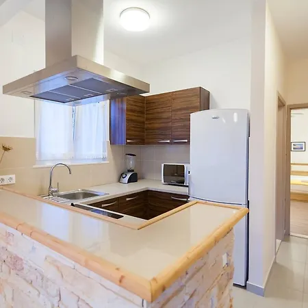Augusta Pasadur Apartman Uble